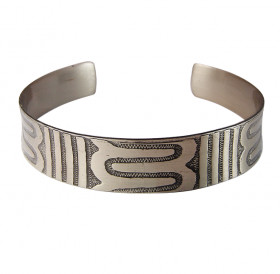 Ludogoshchensky bracelet concave