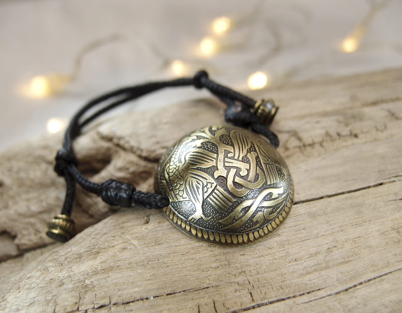 Spherical bracelet-cord "Suzdal hawks"