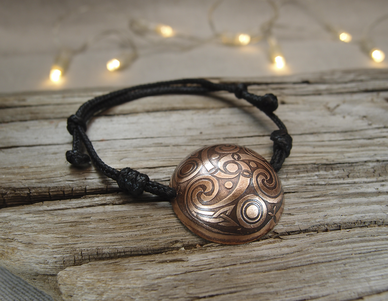 Spherical bracelet-cord "Three-legged Kolovrat"