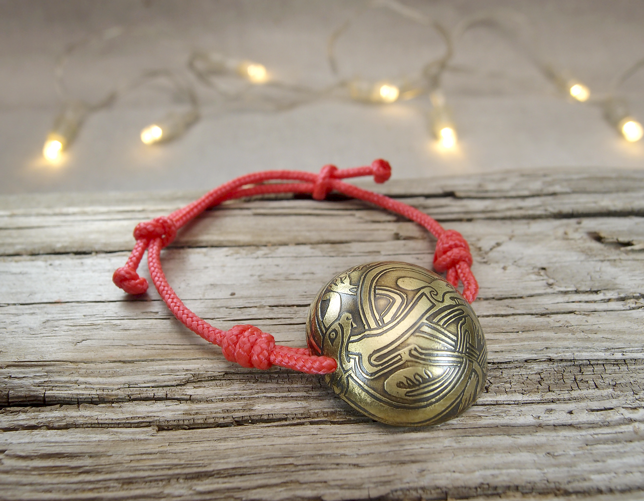 Spherical bracelet-lace "Celtic intertwined dogs"