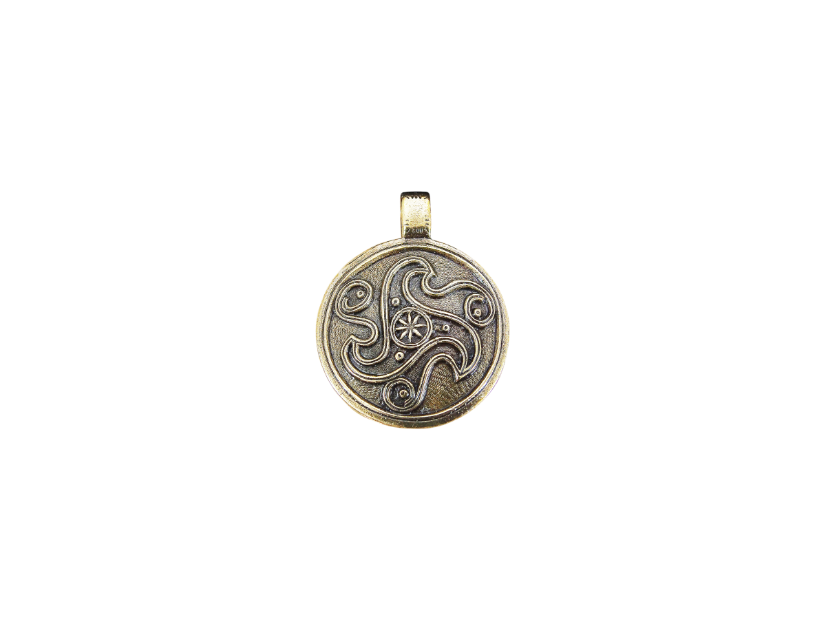 Cast pendant "Triskelion"