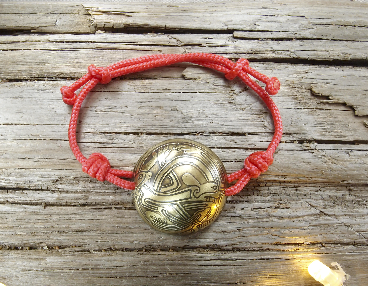 Spherical bracelet-lace "Celtic intertwined dogs"