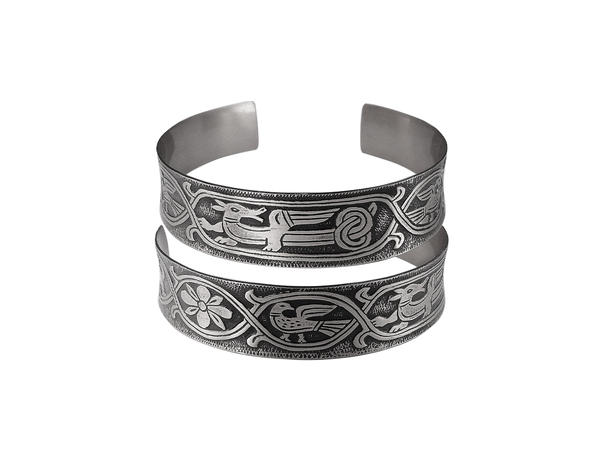 Concave bracelet "Winged dog"