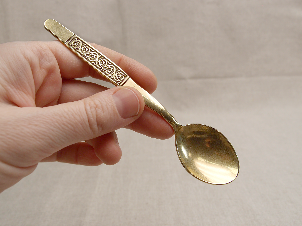 Iris spoon
