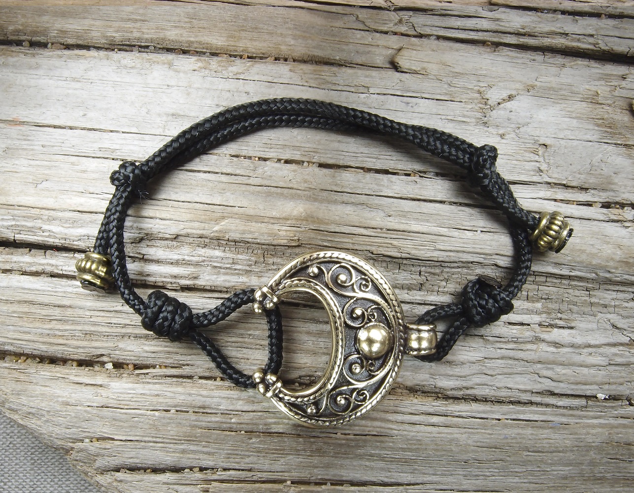 Bracelet-lace transformer "Young lady"