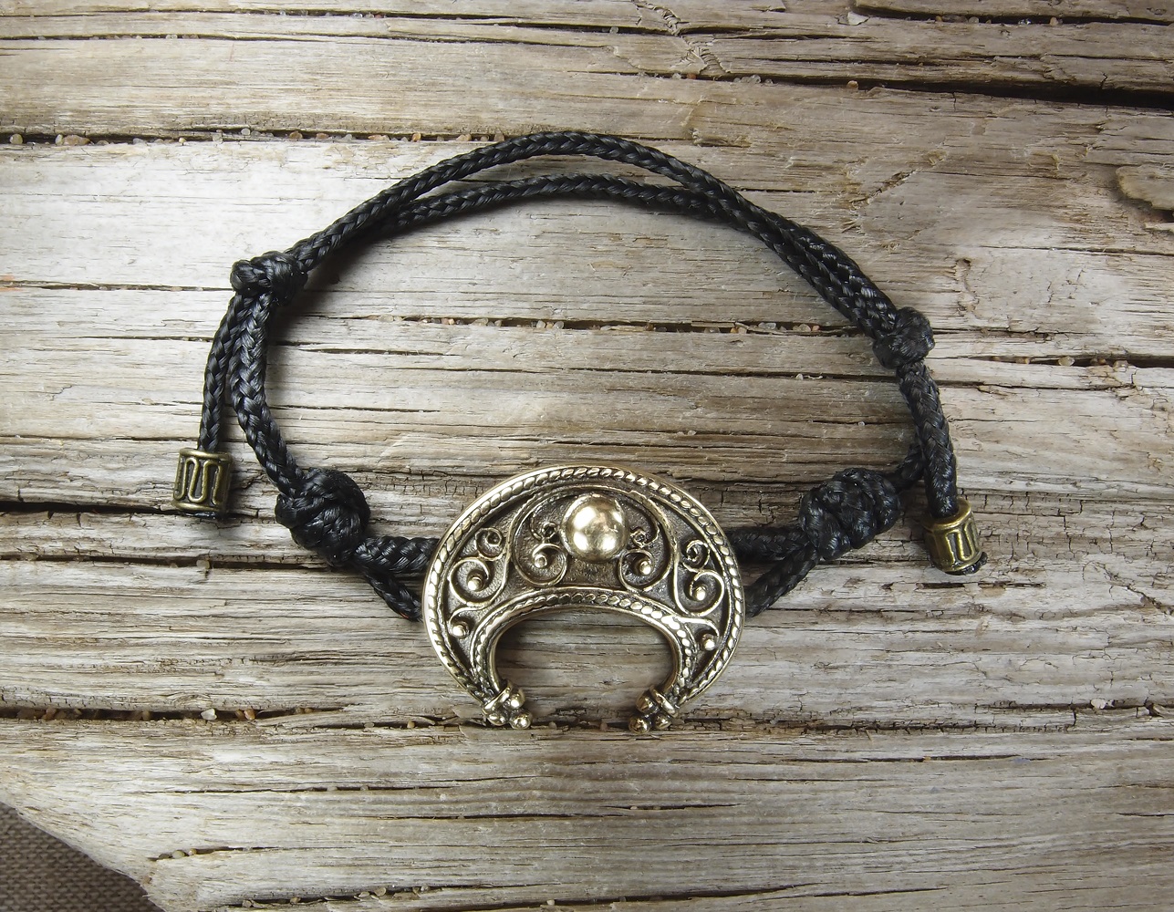 Bracelet-lace "Young lady"