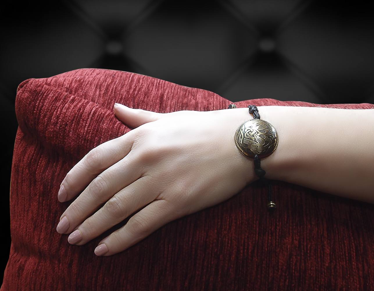 Spherical bracelet-cord "Suzdal hawks"